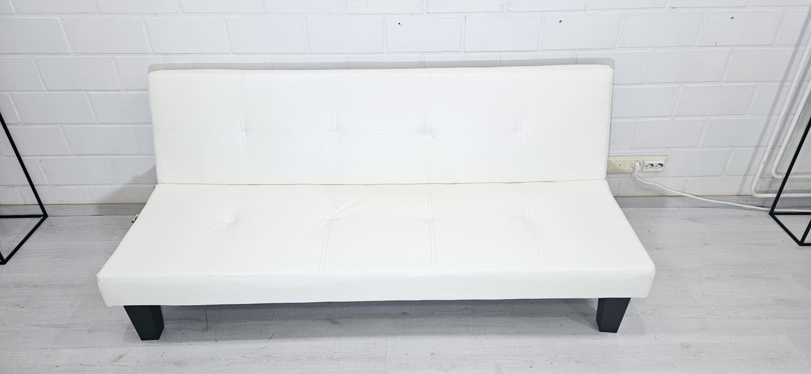 (A46) Vuodesohva, ilmainen kuljetus, free delivery.